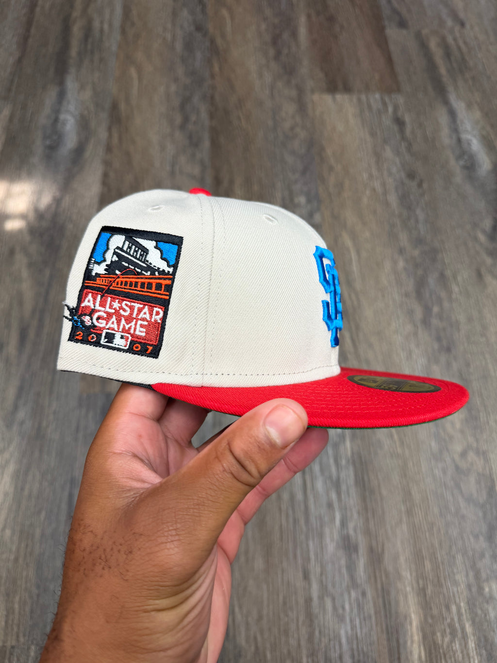 Size 7 5/8 (Brand new)