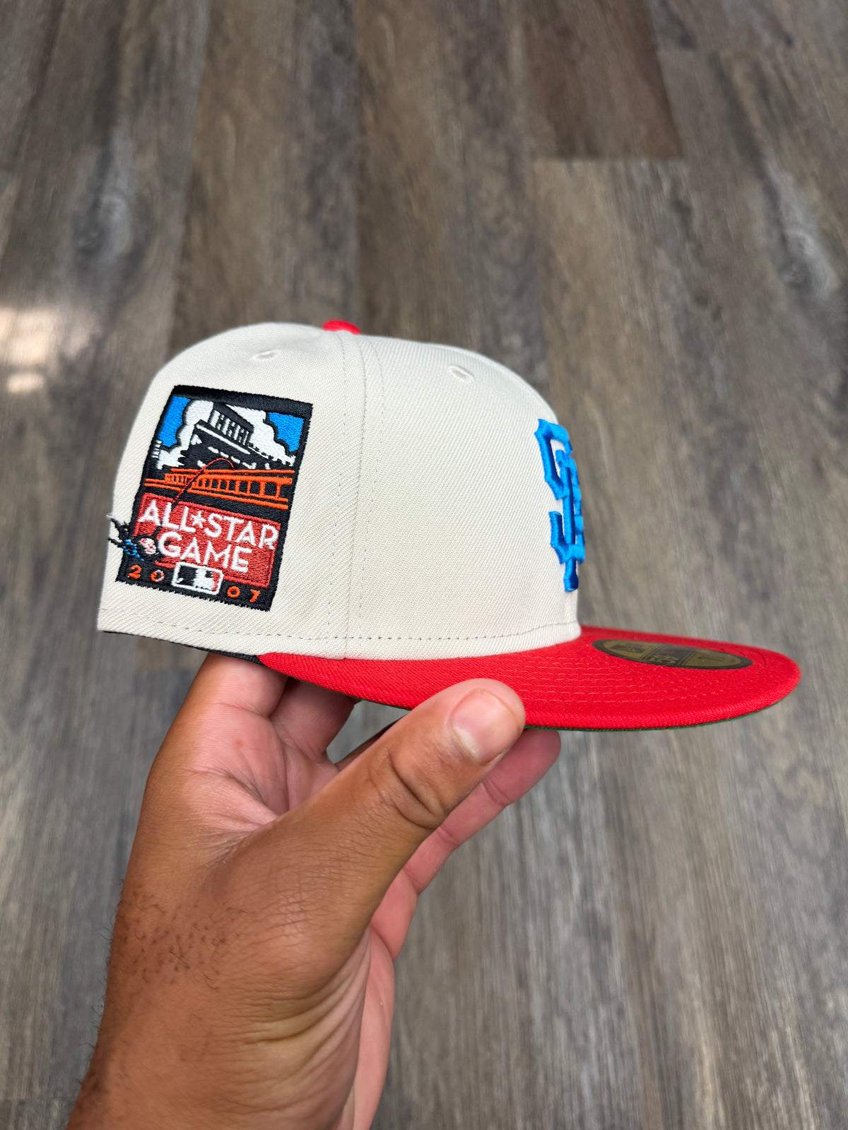 Size 7 5/8 (Brand new)
